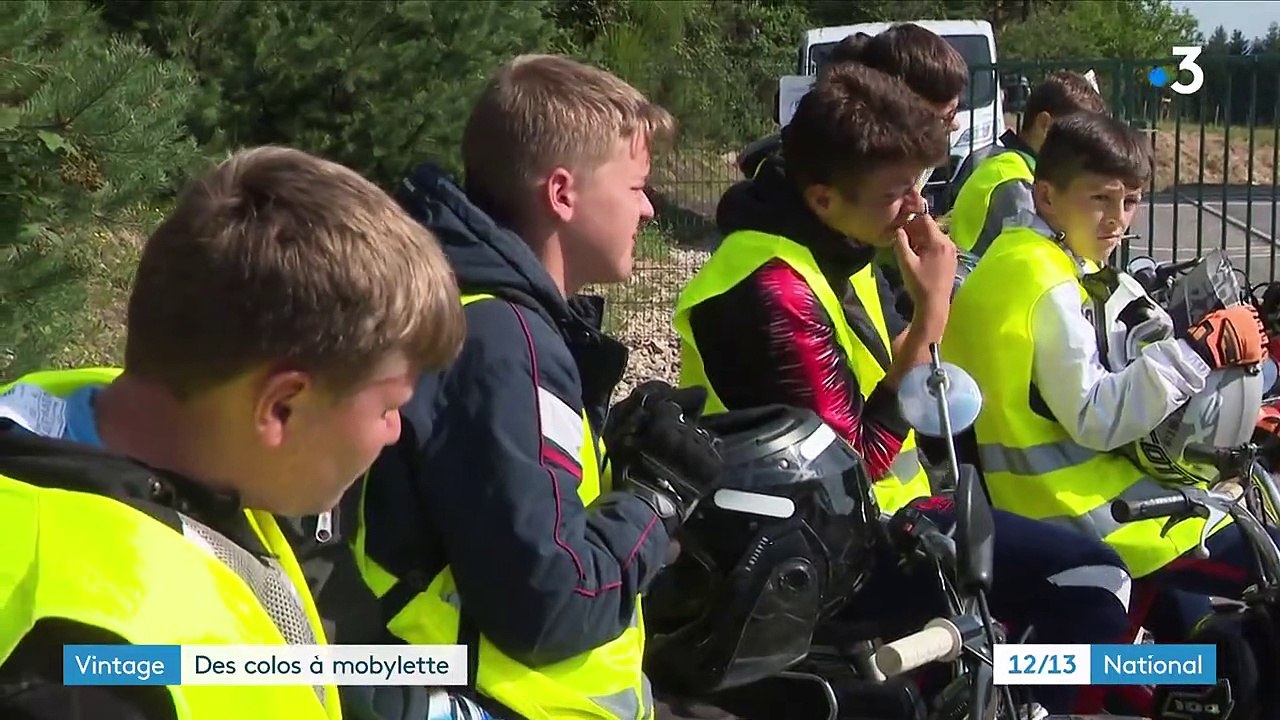 Insolite : une colonie de vacances à mobylette