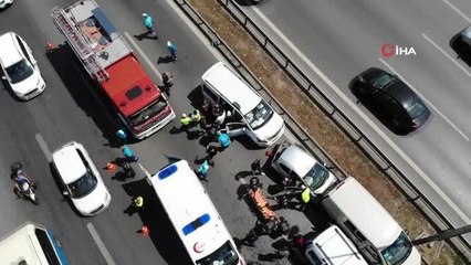 Maltepe E-5'te 5 aracın karıştığı zincirleme kazada 1'i ağır 4 yaralandı
