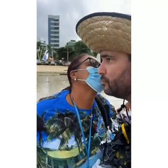 Carlinhos Maia faz bobe estrela gasta fortuna na praia