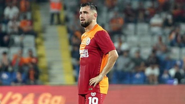 Galatasray taraftarının kafası çok karıştı! Ömer Bayram'a bir kısım tepki gösterirken bir kısım destek verdi