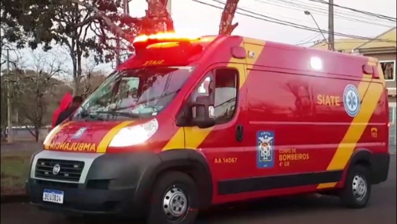 Siate socorre motociclista ferido após batida de trânsito na Rua Ponta Grossa, no Jardim Gramado