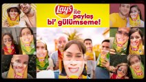 Lay’s Demet Evgar Reklam Filmi | Paylaş Bi’ Gülümseme!