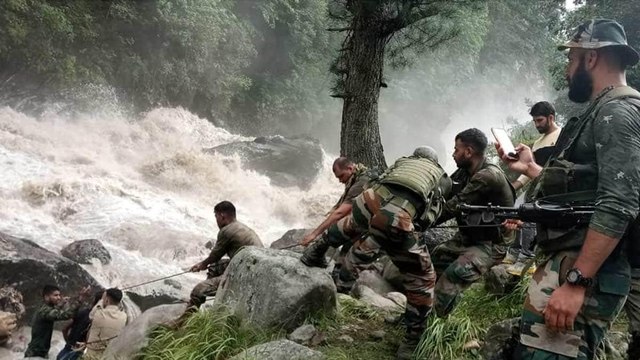 Cloud bursts near Amarnath cave, flash flood in Kargil