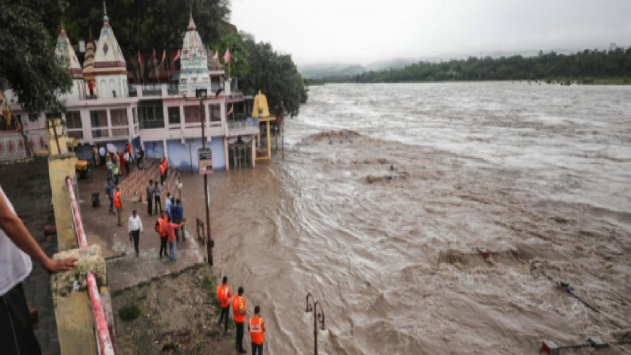 Chenab River water level rises due to cloud burst
