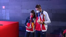 Adriana Cerezo y David Valero ya lucen sus medallas en España