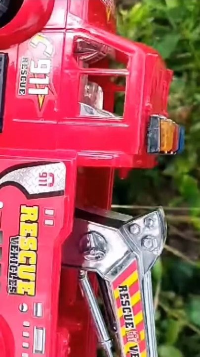 Membersihkan Mainan Mobil Mobilan, Mobil Truk Molen, Excavator, Crane, Buldozer, Truk Excavator