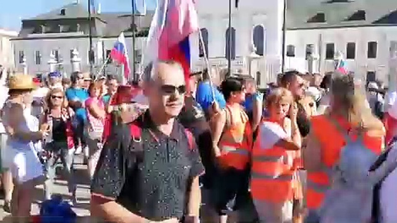 ZÁZNAM: Protesty pred Prezidentským palácom