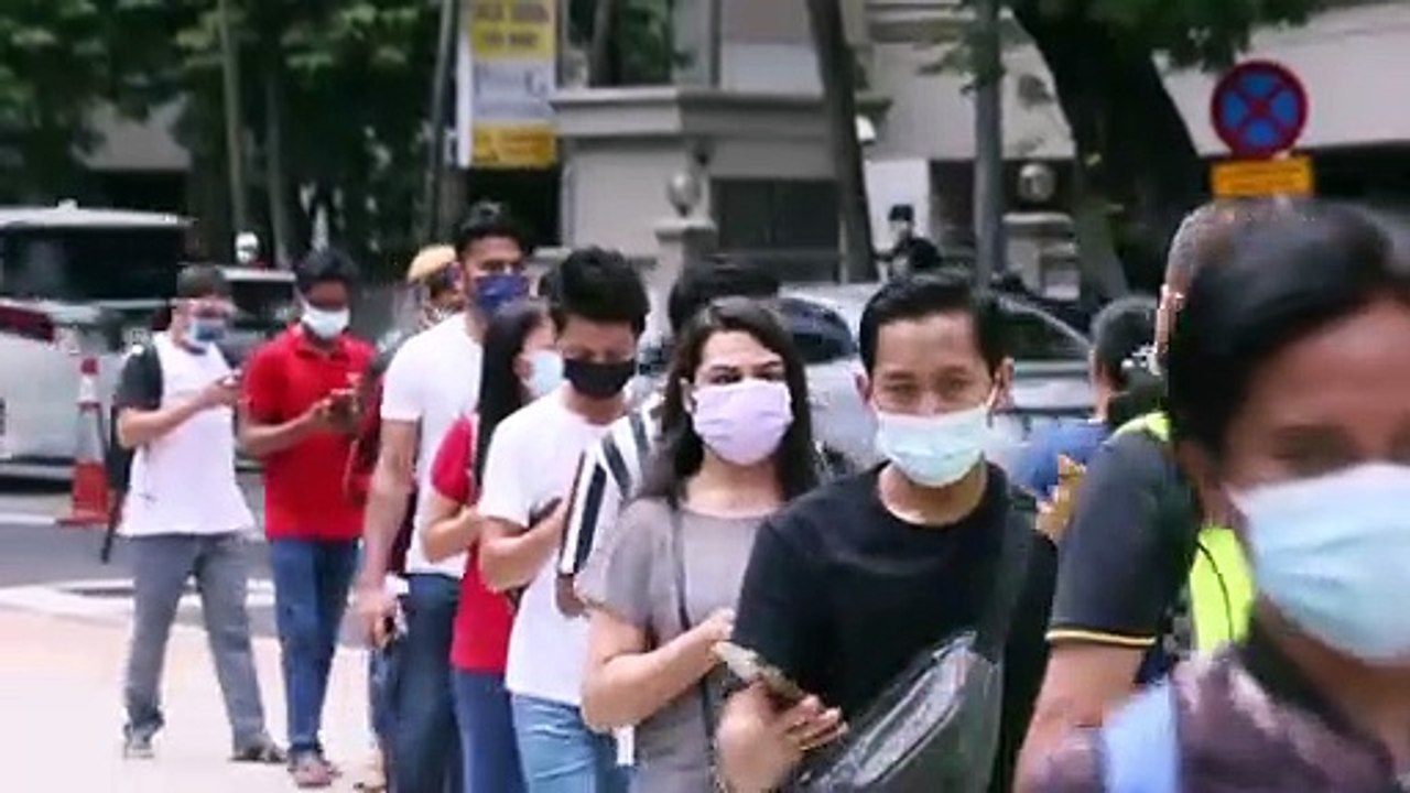 Foreign workers throng KLCC PPV for Covid shot