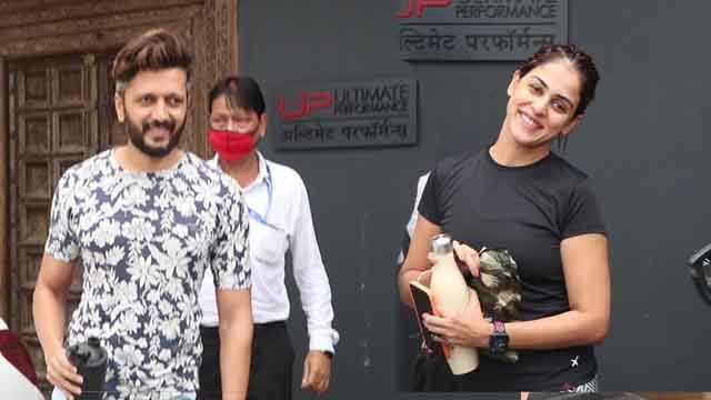 Riteish Deshmukh Genelia D'souza यहां दिखे साथ; Watch Video | FilmiBeat