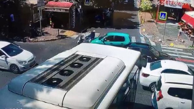 Son dakika haber... KAZA YAPIP, TELEFONUNU ÇALDIRAN SOSYAL MEDYA FENOMENİ: DAHA İYİ VİDEOLAR ÇEKEBİLMEK İÇİN ALMIŞTIM