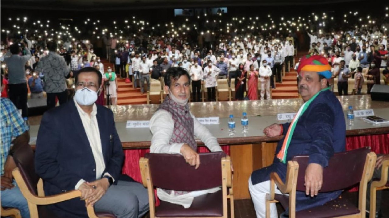 Health Minister celebrates his birthday flouting COVID norms