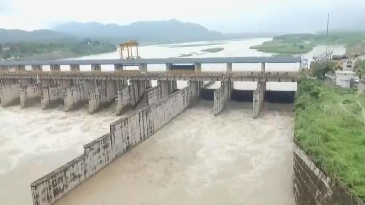 Delhi: Water released from Hathini Kund, Yamuna level rises