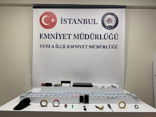 TUZLA'DA ATM'LERE KART KOPYALAMA DÜZENEĞİ YERLEŞTİREN ŞÜPHELİLER KAMERADA