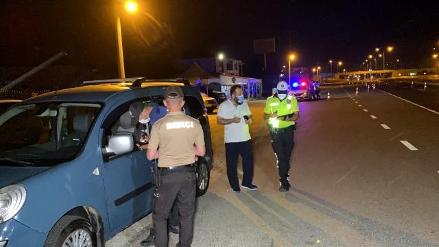 Kilometrelerce araç kullanan sürücüleri polis dinlendirdi
