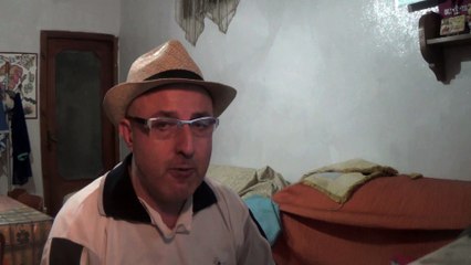 Auto esce dalla strada e si ribalda