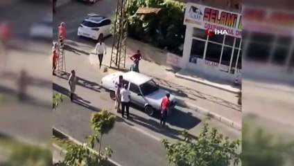 Yangında mahsur kalanlara mahalleliden kurtarma operasyonu