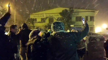 Neve atípica faz alegria dos brasileiros