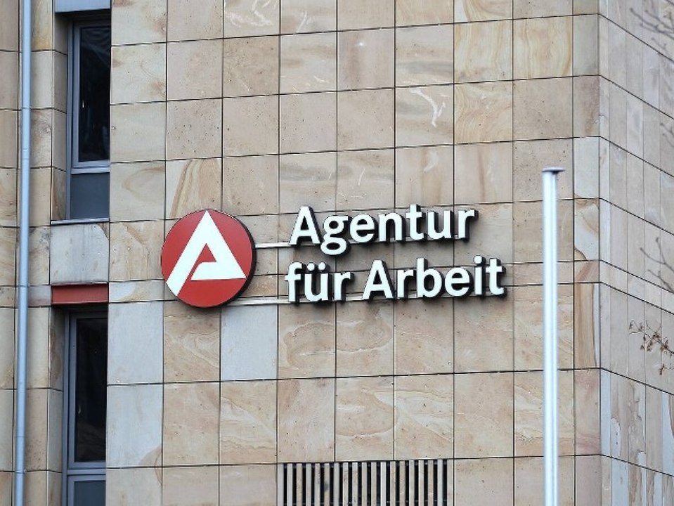 Arbeitslosigkeit sinkt im Juli stärker als erwartet