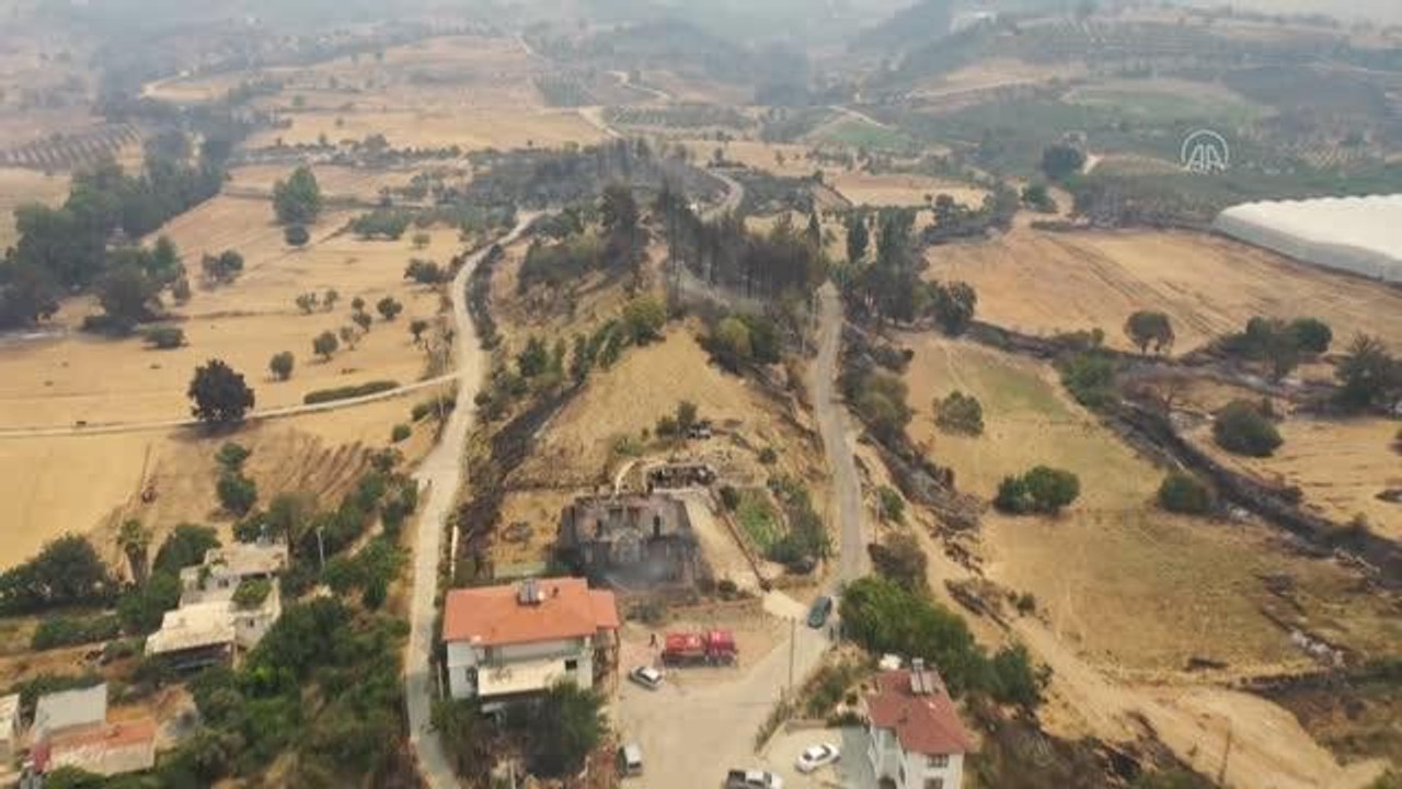 Manavgat'taki yangında evlerin zarar gördüğü Karaöz havadan görüntülendi