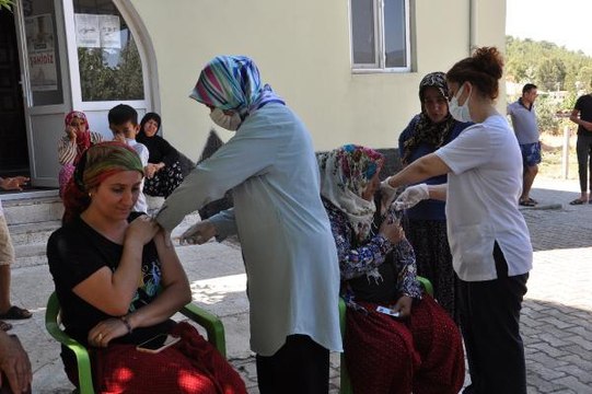 İSLAHİYE'DE, MOBİL AŞI EKİPLERİ KIRSALDA AŞILAMAYA BAŞLADI