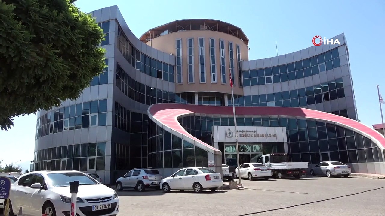 Bingöl İl Sağlık Müdürü Gündoğdu: “Vaka artışındaki sebep düğün ve taziyeler”-Bingöl İl Sağlık Müdürü Uzm. Dr. Mehmet Emin Gündoğdu;-'Hastanelerde yatan vakalarımızın da yüzde 95’inden fazlası aşıları eksik olan kişiler'-'Son dö...