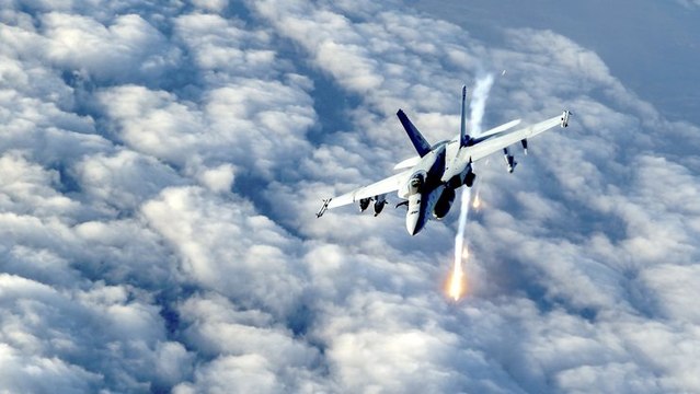 Estados Unidos lanza una serie de ataques aéreos en Afganistán en medio de su retirada