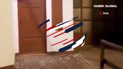 Deniz kenarındaki 2 katlı ev saniyeler içinde yok oldu