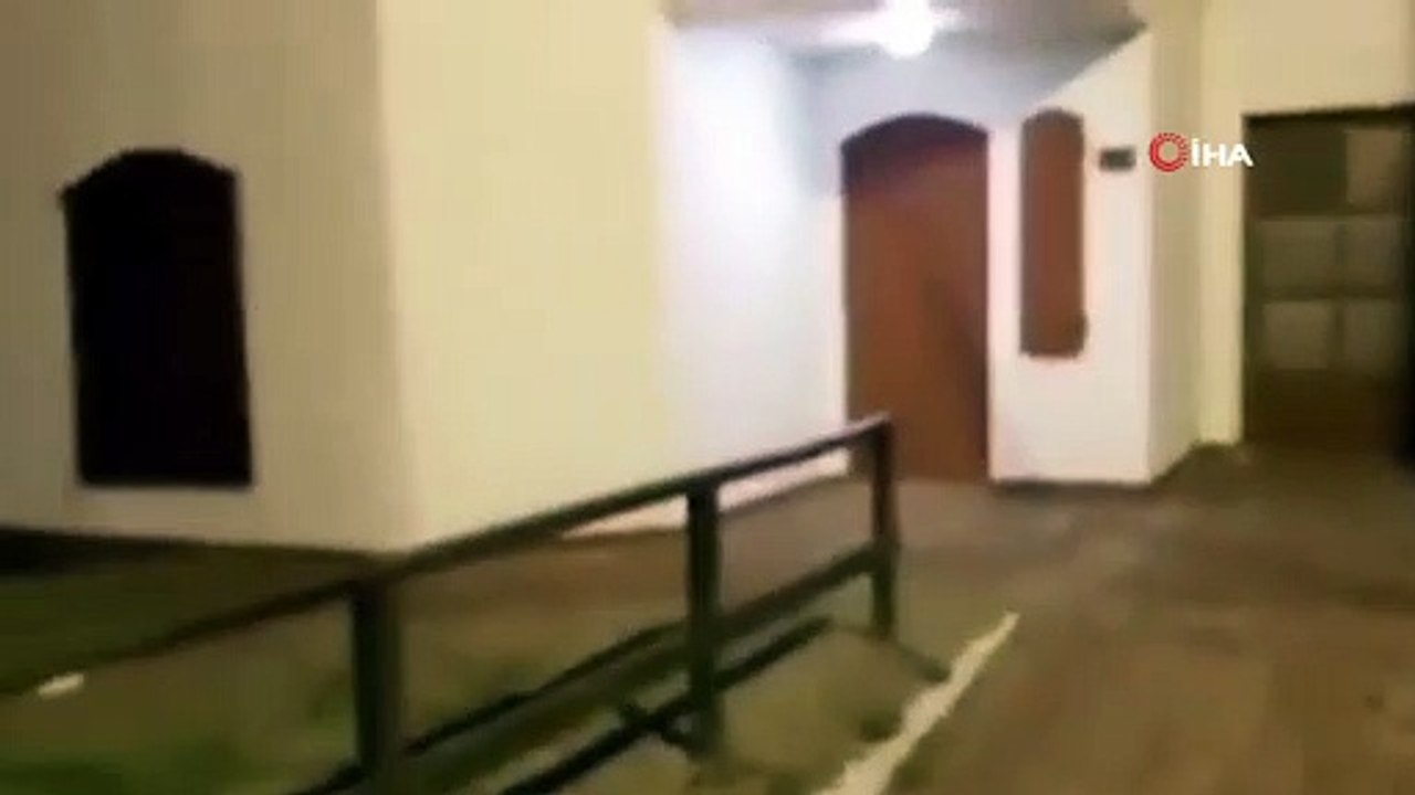 - Arjantin'de su seviyesi yükseldi, ev saniyeler içinde çöktü