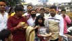 संजय दत्त के जन्मदिन पर उनकी तस्वीर लेकर पंजाब से महाकाल के दरबार पहुंची युवती, की लंबी उम्र की कामना