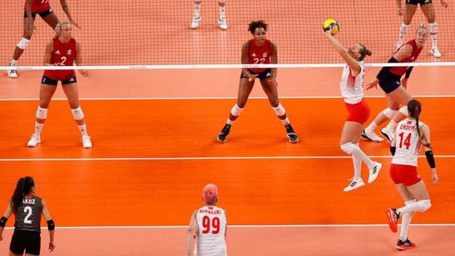 ABD karşısında 2-0 geriye düşmesine rağmen maçı uzatmalara götüren Filenin Sultanları, son sette kaybetti