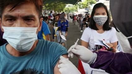 Vaksinasi COVID-19 Dapat Mencegah Gejala Berat dan Kematian