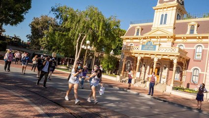 Disneyland and Disney World to Require Masks for All Indoors | THR News