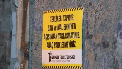 Fatih'te metruk binanın iç kısmı çöktü (2)