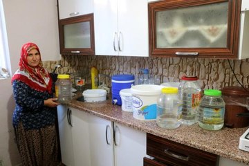 40 derece sıcakta susuzluk çekiyorlar