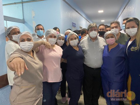 João Azevêdo autoriza Restaurante Popular, entrega tomógrafo e visita obras em Cajazeiras e Sousa