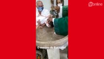 “Não tá sabendo batizar, não?”, diz menino para padre em seu batismo