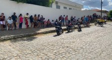 População reclama de demora e longas filas para receber ficha de vacinação em Cajazeiras