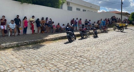 População reclama de demora e longas filas para receber ficha de vacinação em Cajazeiras