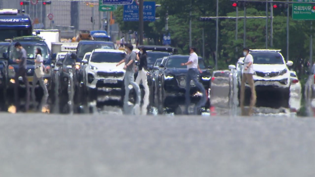 [날씨] 연일 35℃ 안팎 찜통더위...주말∼휴일 전국 비 / YTN