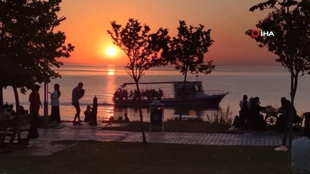 Son dakika haber... Van Gölü'nde seyrine doyumsuz gün batımı