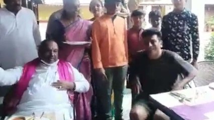 Eshwarappa ಅವರು Shivaraj Kumar ಅವರನ್ನು ಭೇಟಿ ಮಾಡಿ ಮಾತನಾಡಿಸಿದರು | Oneindia Kannada