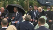 Boris Johnson en grande difficulté avec son parapluie déclenche un fou-rire chez le Prince Charles et devient la cible de moqueries sur les réseaux sociaux