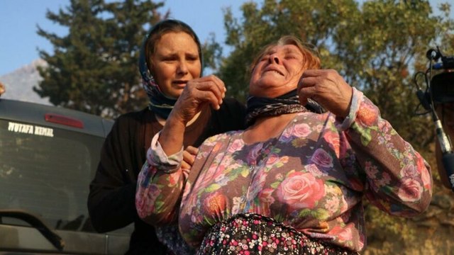 Evinin yandığını gören Hamide Teyze, gözyaşlarına boğuldu