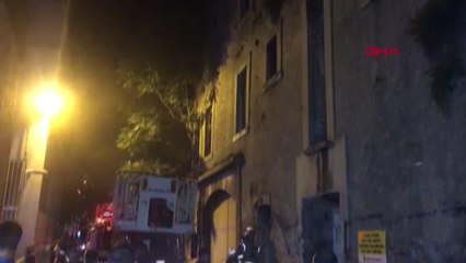 FATİH'TE METRUK BİNA ÇÖKTÜ