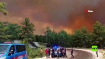 حرائق غابات تركيا تمتد إلى المنتجعات وإخلاء منازل قرب الساحل الجنوبي