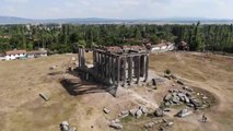 Aizanoi Antik Kenti'ndeki Zeus Tapınağı'nın anıtsal kutsal alan giriş yapısı bulundu