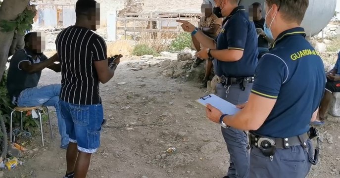 Foggia - Permessi di soggiorno con finti contratti, giro affari da 200mila euro (30.07.21)