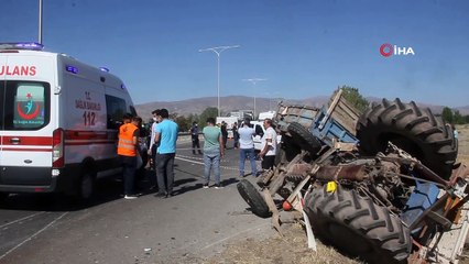 Traktör ile tır çarpıştı: 2 ölü, 6 yaralı