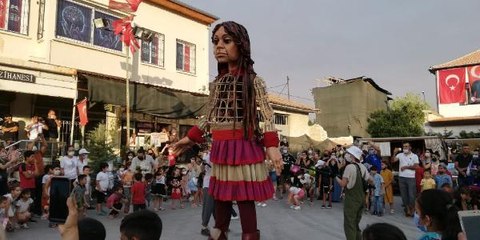 AMAL, TARSUS'TAKİ ÇOCUKLARLA BULUŞTU