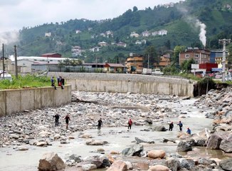 Rize'deki sel ve heyelanda kaybolan 2 kişiyi arama çalışmaları devam ediyor